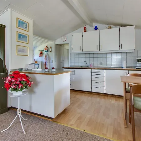 Two-bedroom Holiday In * Hals